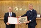 Le ministre tunisien du Tourisme, Habib Ammar et le président exécutif de MSC Croisières Pierfrancesco Vago lors de la signature d'un accord